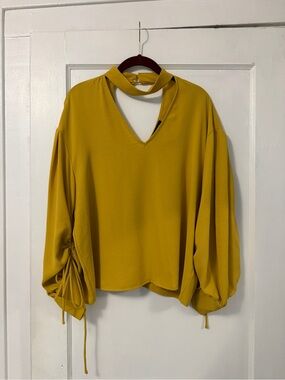 Choker V-Neck Blouson Sleeve Top in Mustard